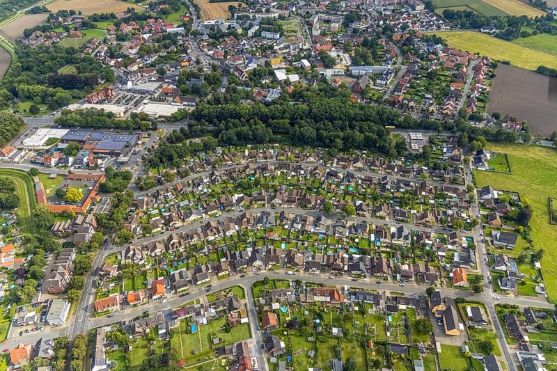 Aerial view, colliery housing estate Alte Kolonie with Beverstraße, Eckeystraße, Robert-Haase-Straße, Dortmunder Straße, Beverkramenstraße, Zum Torksfeld in the district of Herringen in Hamm, Ruhr area, North Rhine-Westphalia, Germany, workers' housing estate, miners' housing estate, DE, Europe, property tax, Hamm, real estate, aerial view, aerial photography, aerial photography, overview, bird's-eye view, housing estate, living and living, residential area, residential buildings, residential quality, residential neighbourhood, housing estate, birds-eyes view, overview