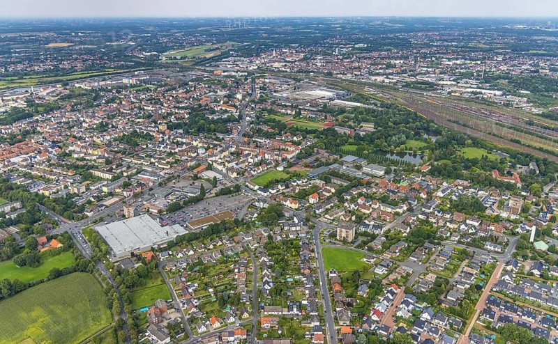 Aerial view, city centre view with Kaufland in Wilhelmstraße Hamm-Mitte in Hamm, Ruhr area, North Rhine-Westphalia, Germany, City, DE, shopping markets, shopping centre, Europe, property tax, Hamm, real estate, city centre, aerial view, aerial photography, aerial photography, local supply centre, townscape, city area, city centre, supermarket, overview, bird's eye view, living and life, residential buildings, quality of life, birds-eyes view, overview