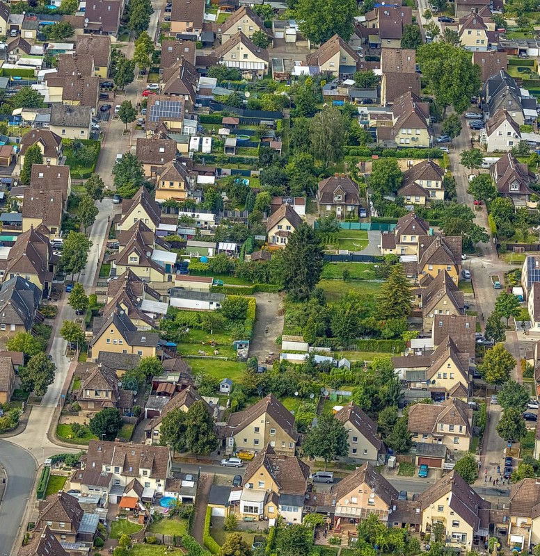 Aerial view, Isenbecker Hof colliery housing estate with Ludwig-Isenbeck-Straße, Albert-Funk-Straße and Juffernbuschstraße in the district of Herringen in Hamm, Ruhr area, North Rhine-Westphalia, Germany, workers' housing estate, miners' housing estate, DE, Europe, property tax, Hamm, real estate, aerial photograph, aerial photography, aerial photography, overview, bird's-eye view, housing estate, living and living, residential area, residential buildings, residential quality, residential neighbourhood, housing estate, birds-eyes view, overview