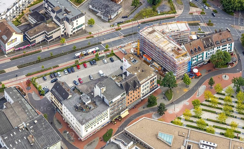 Aerial view, city centre view with Platz der Deutschen Einheit at Hamm main station as well as construction site and new residential building on the former site of the Kippâ'¬â¢n in Bahnhofstraße in Mitte, Hamm, Ruhr area, North Rhine-Westphalia, Germany, Bahnhofstraße, construction work, construction area, construction site, building plots, construction project, construction site, DE, Europe, commercial buildings, aerial view, aerial photography, aerial photography, new construction, square, overview, bird's-eye view, overview, city centre view City with Platz der Deutschen Einheit at Hamm main station as well as construction site and new residential building on the former site of the Kipp'™n in Bahnhofstraße in Mitte
