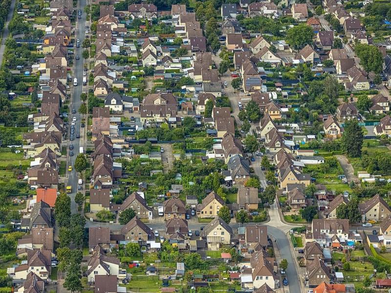 Aerial view, Isenbecker Hof colliery housing estate with Ludwig-Isenbeck-Straße, Albert-Funk-Straße and Juffernbuschstraße in the district of Herringen in Hamm, Ruhr area, North Rhine-Westphalia, Germany, workers' housing estate, miners' housing estate, DE, Europe, property tax, Hamm, real estate, aerial photograph, aerial photography, aerial photography, overview, bird's-eye view, housing estate, living and living, residential area, residential buildings, residential quality, residential neighbourhood, housing estate, birds-eyes view, overview