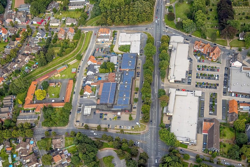 Aerial view, local supply centre with Rewe, Edeka and Aldi supermarket on Dortmunder Straße in Herringen, Hamm, Ruhr area, North Rhine-Westphalia, Germany, DE, Europe, aerial view, aerial photography, aerial photography, local supply centre, photovoltaic, photovoltaic system, solar, solar system, solar roof, solar energy, overview, bird's-eye view, bird's-eye view, overview