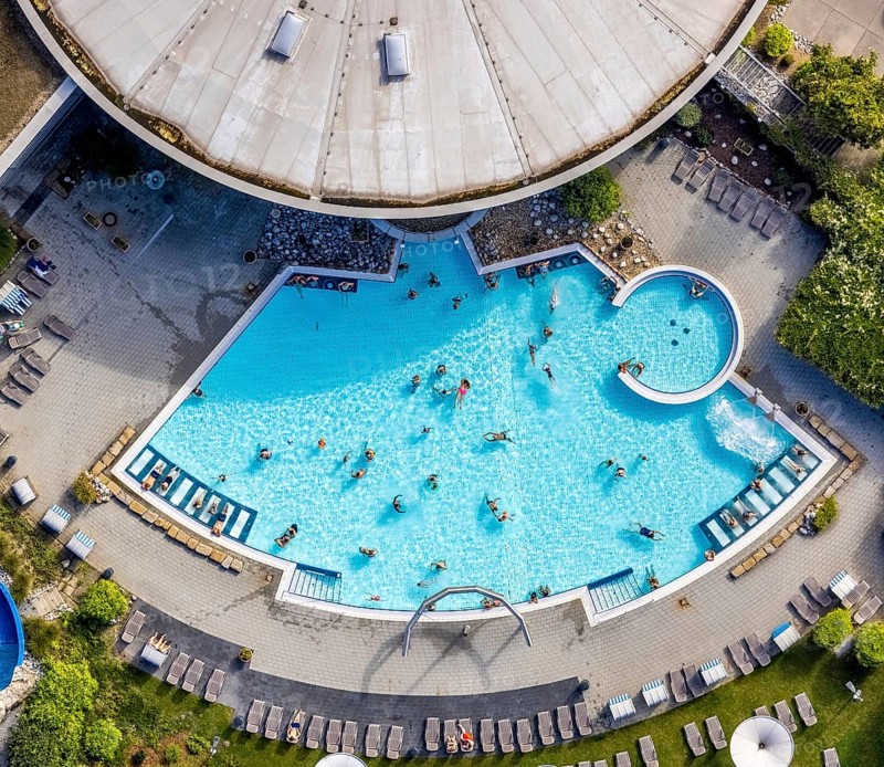 Aerial view, Maximare Erlebnistherme Bad Hamm and bathers in the swimming pool in the Mitte district of Hamm, Ruhr area, North Rhine-Westphalia, Germany, bathing establishment, bathing resort, DE, Europe, shapes and colours, outdoor pool, leisure activities, Hamm, aerial view, aerial photography, aerial photography, swimming pool, swimming pool, overview, bird's-eye view, overview