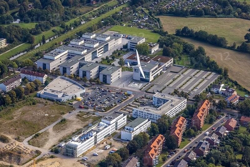 Aerial view, Hamm-Lippstadt University of Applied Sciences and the construction site at SCI:Q Science Quarter with the Duo Discus high-performance double-seater D-4199 in the Mitte district of Hamm, Ruhr area, North Rhine-Westphalia, Germany, construction work, construction, construction area, building site, building plots, construction project, construction site, education, educational institution, DE, Europe, aircraft, business park, property tax, Hamm, real estate, industrial area, aerial photography, aerial photography, aerial photography, Marker Allee, Rhine-Ruhr metropolitan region, new build, Paracelsuspark, Science Quarter Hamm, sailor, tech park, overview, university, bird's-eye view, science quarter, residential complex, living and living, residential area, residential buildings, residential quality, residential neighbourhood, housing estate, birds-eyes view, overview