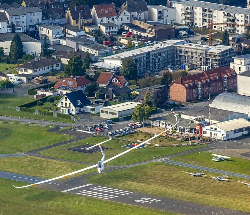 Aerial photo, Duo Discus high-performance two-seater D-4199 over Hamm airfield in the Heessen district of Hamm, Ruhr area, North Rhine-Westphalia, Germany, D-4199, DE, Europe, airfield, aircraft, Hamm, aerial photo, aerial photography, aerial photography, overview, bird's-eye view, overview