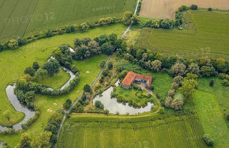 Aerial view, Haus Hohenover manor house at the river Ahse in Norddinker m district Uentrop in Hamm, Ruhr area, North Rhine-Westphalia, Germany, DE, Europe, Hamm, aerial view, aerial photography, aerial photography, sight, district Norddinker, overview, bird's eye view, meadows and fields, birds-eyes view, overview