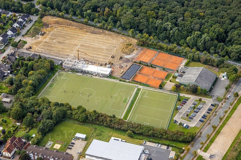 Aerial view, construction site at the Hammer SC sports facility between Hubert-Westermeier-Straße and In der Fuchshöhle in the Rhynern district of Hamm, Ruhr area, North Rhine-Westphalia, Germany, construction work, construction area, building site, building plots, construction project, construction site, DE, Europe, football pitch, football stadium, football club, Hamm, aerial view, aerial photography, aerial photography, sports facilities, sports field, sports facility, stadium, overview, bird's eye view, birds-eyes view, overview