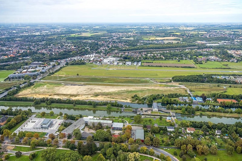 Aerial view, Hamm airfield and construction site for the Lippe floodplain project on the river Lippe and the Hammonense water sports centre with grammar school on Adenauerallee in the Mitte district of Hamm, Ruhr area, North Rhine-Westphalia, Germany, construction area, construction site, building plots, construction project, building site, education, educational institution, DE, Europe, airfield, grammar school, Hamm, educational institute, aerial view, aerial photography, aerial photography, school, swimming pool, sports, overview, bird's-eye view, overview