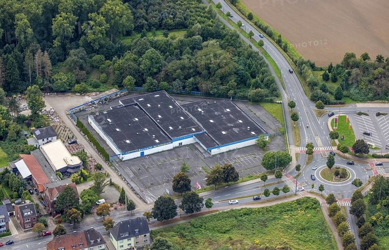 Aerial view, brownfield Praktiker DIY store on Münsterstraße in the district of Heessen in Hamm, Ruhr area, North Rhine-Westphalia, Germany, DE, Europe, Hamm, roundabout, roundabout, aerial view, aerial photography, aerial photography, overview, bird's-eye view, overview