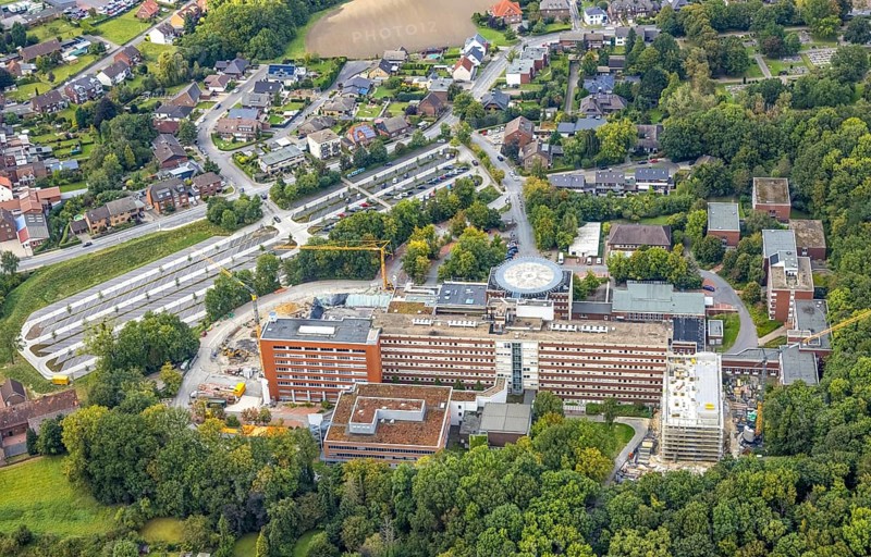 Aerial view, construction site with extension at the St. Barbara Clinic in the district of Heessen in Hamm, Ruhr area, North Rhine-Westphalia, Germany, construction work, construction, construction area, building site, building plots, construction project, construction site, DE, Europe, healthcare, Hamm, hospital, helipad, clinic, clinic centre, hospital, aerial photograph, aerial photography, aerial photography, medical facility, medical aid, new building, car park, overview, bird's eye view, bird's eye view, overview, medical care