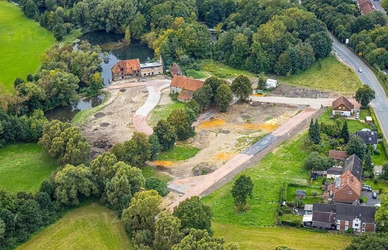 Aerial view, construction site and renovation of the Schlossmühle am Mühlengraben am Mühlenteich in the district Heessen in Hamm, Ruhr area, North Rhine-Westphalia, Germany, construction work, construction area, building site, building plots, construction project, construction site, DE, Europe, Hamm, aerial view, aerial photography, aerial photography, aerial photography, renovation, overview, bird's-eye view, overview