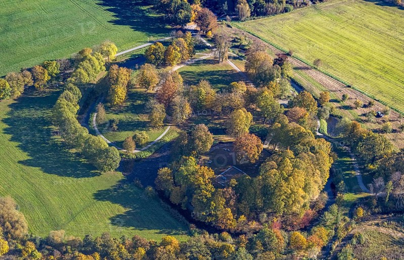 Aerial view, Burghügel Mark surrounded by moats in the district Uentrop in Hamm, Ruhr area, North Rhine-Westphalia, Germany, ground monument, castle, Burg Mark, Burgplatz, DE, Europe, moat, green trees, Hamm, autumn colours, aerial view, aerial photography, aerial photography, Marker Burghügel, local recreation area, sight, Soester Straße, overview, bird's-eye view, birds-eyes view, historical, medieval fortification, overview