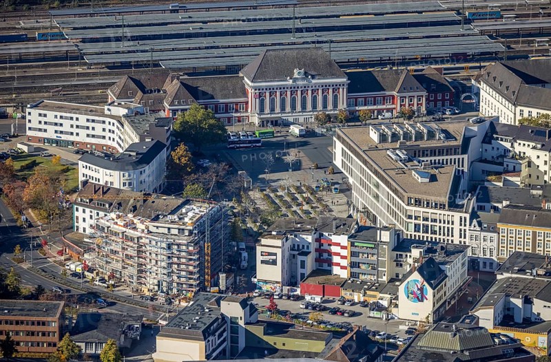 Aerial view, Hamm main station with city centre and construction site with new building at Willy-Brandt-Platz at Bahnhofstraße in the district Mitte in Hamm, Ruhr area, North Rhine-Westphalia, Germany, railway tracks, station, station forecourt, platform, construction work, construction area, building site, building plots, construction measure, construction project, construction site, DE, Deutsche Bahn AG, Europe, Hamm, main station, main station, aerial view, aerial photography, aerial photography, new building, overview, bird's eye view, bird's eye view, overview