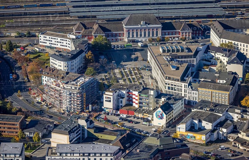 Aerial view, Hamm main station with city centre and construction site with new building at Willy-Brandt-Platz at Bahnhofstraße in the district Mitte in Hamm, Ruhr area, North Rhine-Westphalia, Germany, railway tracks, station, station forecourt, platform, construction work, construction area, building site, building plots, construction measure, construction project, construction site, DE, Deutsche Bahn AG, Europe, Hamm, main station, main station, aerial view, aerial photography, aerial photography, new building, overview, bird's eye view, bird's eye view, overview