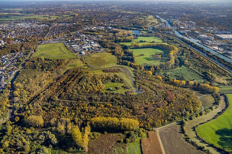 Aerial view, Radbod spoil tip with Radbod spoil tip sign and Alte Lippe in the Bockum-Hövel district of Hamm, Ruhr area, North Rhine-Westphalia, Germany, Alter Lippearm, DE, Europe, spoil tip, Hamm, landmark, aerial view, aerial photography, aerial photography, Alte Lippe nature reserve, overview, bird's-eye view, forest, birds-eyes view, overview