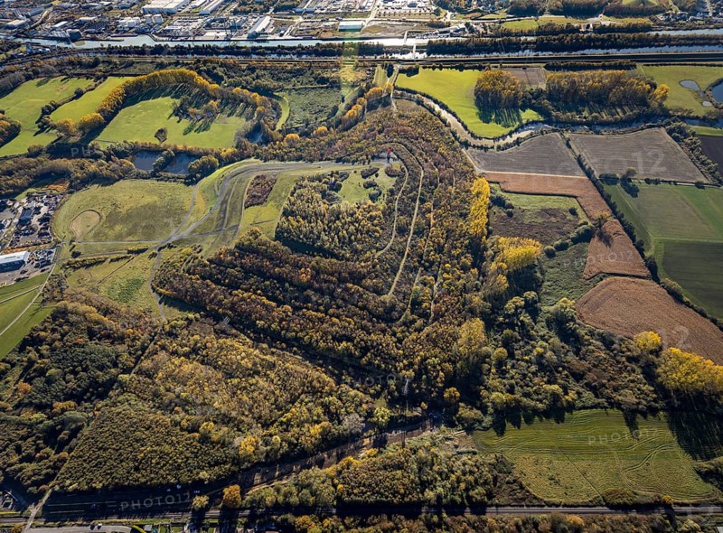 Aerial view, Radbod spoil tip with Radbod spoil tip sign and Alte Lippe in the Bockum-Hövel district of Hamm, Ruhr area, North Rhine-Westphalia, Germany, Alter Lippearm, DE, Europe, spoil tip, Hamm, landmark, aerial view, aerial photography, aerial photography, Alte Lippe nature reserve, overview, bird's-eye view, forest, birds-eyes view, overview
