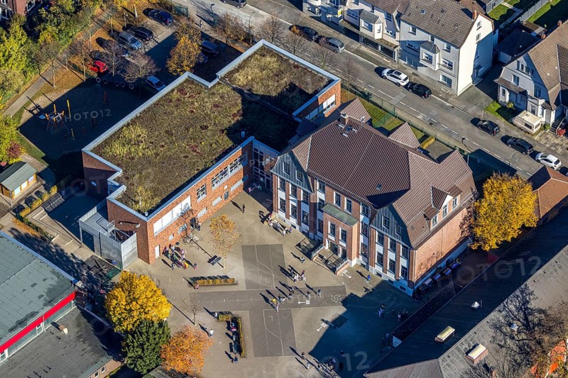 Aerial view, Overbergschule and pupils and cross on the schoolyard in the district Bockum-Hövel in Hamm, Ruhr area, North Rhine-Westphalia, Germany, education, educational institution, DE, Europe, Hamm, educational institute, aerial view, aerial photography, aerial photography, school, overview, bird's eye view, birds-eyes view, overview