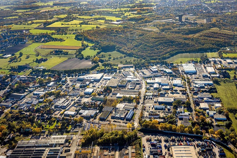 Aerial view, commercial area between Dortmunder Straße and Lange Straße in the district Herringen in Hamm, Ruhr area, North Rhine-Westphalia, Germany, DE, Europe, commercial enterprises, commercial area, commercial park, commercial location, commercial use, Hamm, industrial area, industrial building, industrial location, Kissinger Höhe, aerial view, aerial photography, aerial photography, overview, bird's-eye view, bird's-eye view, overview