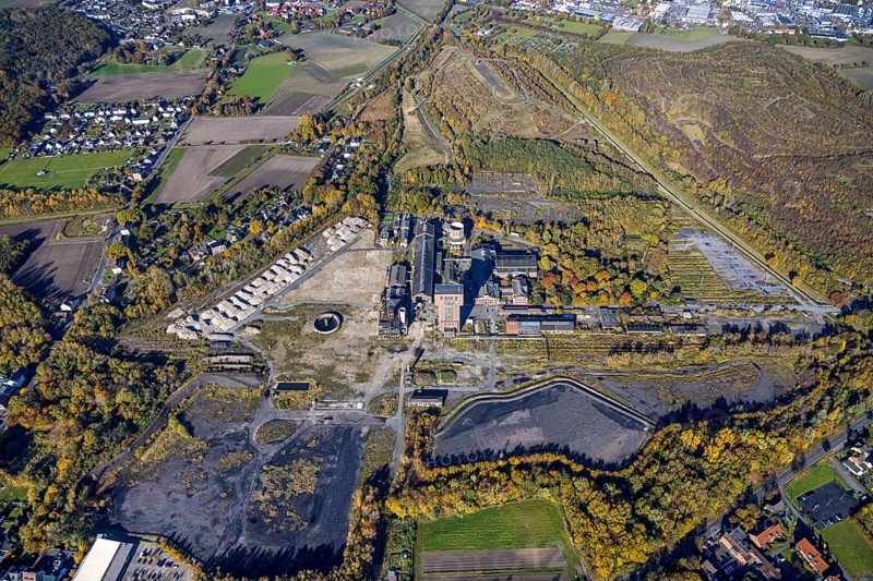 Aerial view, CreativRevier Hamm at the former Ost Zeche Heinrich Robert colliery with hammerhead tower in the Pelkum district of Hamm, Ruhr area, North Rhine-Westphalia, Germany, mine, Heinrich Robert colliery, DE, Europe, commercial enterprises, commercial area, commercial park, commercial location, commercial use, Hamm, industrial facilities, industrial area, industrial building, industrial site, aerial view, aerial photography, aerial photography, coal mine, tower, overview, bird's-eye view, birds-eyes view, former Ost colliery, historical, historical site, overview, destroyed building