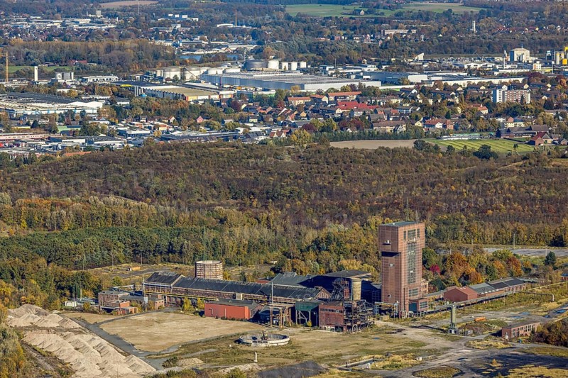 Aerial view, CreativRevier Hamm at the former Ost Zeche Heinrich Robert colliery with hammerhead tower in the Pelkum district of Hamm, Ruhr area, North Rhine-Westphalia, Germany, mine, Heinrich Robert colliery, DE, Europe, commercial enterprises, commercial area, commercial park, commercial location, commercial use, Hamm, industrial facilities, industrial area, industrial building, industrial site, aerial view, aerial photography, aerial photography, coal mine, tower, overview, bird's-eye view, birds-eyes view, former Ost colliery, historical, historical site, overview, destroyed building