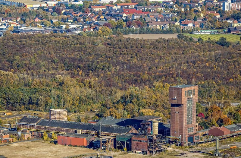 Aerial view, CreativRevier Hamm at the former Ost Zeche Heinrich Robert colliery with hammerhead tower in the Pelkum district of Hamm, Ruhr area, North Rhine-Westphalia, Germany, mine, Heinrich Robert colliery, DE, Europe, commercial enterprises, commercial area, commercial park, commercial location, commercial use, Hamm, industrial facilities, industrial area, industrial building, industrial site, aerial view, aerial photography, aerial photography, coal mine, tower, overview, bird's-eye view, birds-eyes view, former Ost colliery, historical, historical site, overview, destroyed building