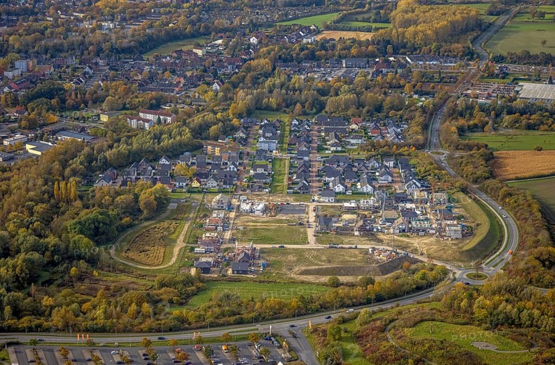 Aerial view, construction area Heimshof Ost at Sachsenring in the district Heessen in Hamm, Ruhr area, North Rhine-Westphalia, Germany, construction work, construction, construction area, construction site, building plots, construction project, construction site, DE, Europe, property tax, Hamm, real estate, roundabout, roundabout, aerial view, aerial photography, aerial photography, new construction, overview, bird's eye view, residential complex, living and living, residential area, residential buildings, residential quality, residential neighbourhood, residential estate, birds-eyes view, overview