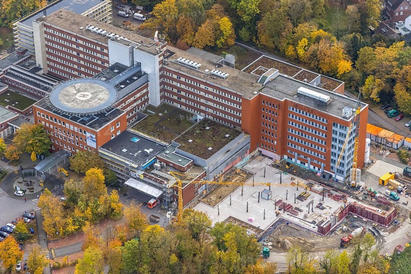 Aerial view, construction site with extension building at the St. Barbara-Klinik Hamm-Heessen in the district of Heessen in Hamm, Ruhr area, North Rhine-Westphalia, Germany, construction work, building, construction area, building site, building plots, construction project, construction site, DE, Europe, healthcare, Hamm, hospital, helipad, clinic, hospital centre, hospital, aerial photograph, aerial photography, aerial photography, medical facility, medical aid, new building, overview, bird's eye view, overview, medical care