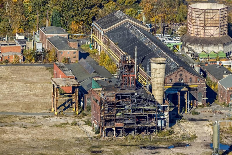 Aerial view, CreativRevier Hamm at the former Ost Zeche Heinrich Robert colliery with hammerhead tower in the Pelkum district of Hamm, Ruhr area, North Rhine-Westphalia, Germany, mine, Heinrich Robert colliery, DE, Europe, commercial enterprises, commercial area, commercial park, commercial location, commercial use, Hamm, industrial facilities, industrial area, industrial building, industrial site, aerial view, aerial photography, aerial photography, coal mine, tower, overview, bird's-eye view, birds-eyes view, former Ost colliery, historical, historical site, overview, destroyed building