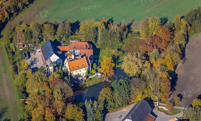 Aerial view, Haus Reck in Lerche in the Overberge district of Bergkamen, Ruhr area, North Rhine-Westphalia, Germany, aristocratic residence, Bergkamen, castle, DE, Europe, Hamm, manor house, aerial photograph, aerial photography, aerial photography, castle, overview, bird's-eye view, birds-eyes view, historical place, overview