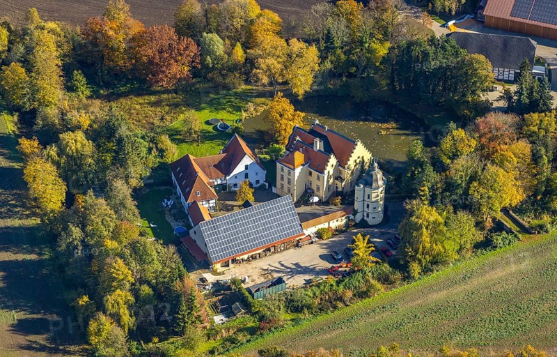 Aerial view, Haus Reck in Lerche in the Overberge district of Bergkamen, Ruhr area, North Rhine-Westphalia, Germany, aristocratic residence, Bergkamen, castle, DE, Europe, manor house, aerial photograph, aerial photography, aerial photography, castle, overview, bird's-eye view, birds-eyes view, historical place, overview
