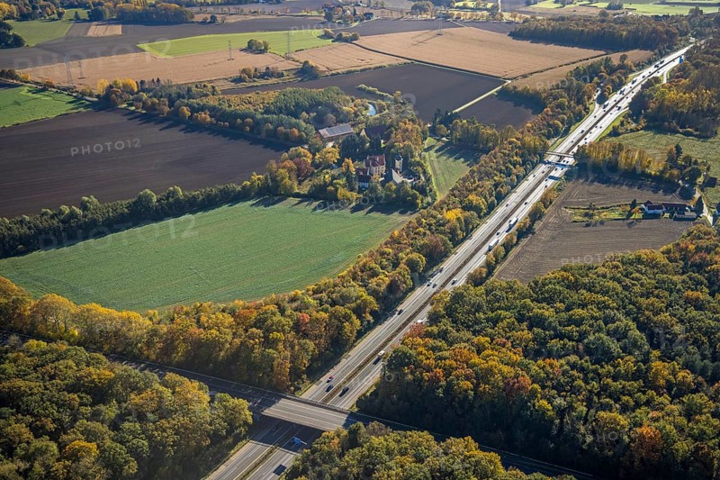 Aerial photograph, Haus Reck in Lerche on the A1 motorway in the Overberge district of Bergkamen, Ruhr area, North Rhine-Westphalia, Germany, aristocratic residence, Bergkamen, castle, DE, Europe, manor house, aerial photograph, aerial photography, aerial photography, overview, bird's-eye view, birds-eyes view, historical place, overview