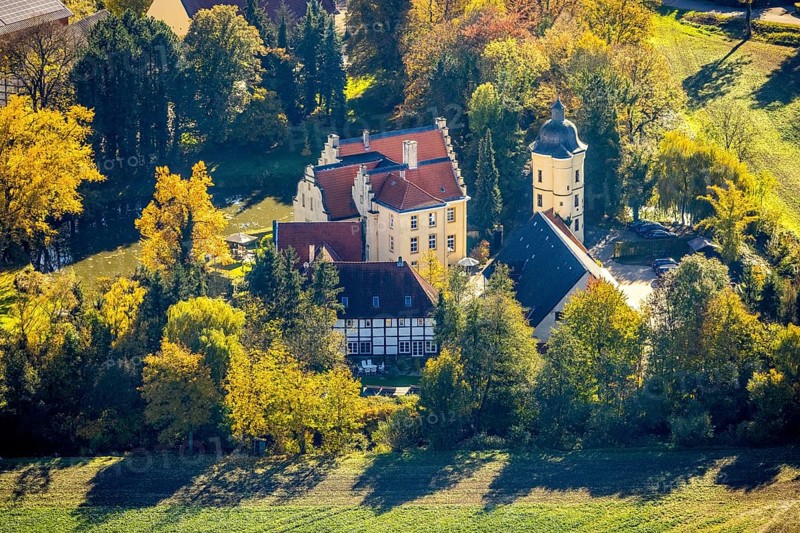 Aerial view, Haus Reck in Lerche in the Overberge district of Bergkamen, Ruhr area, North Rhine-Westphalia, Germany, aristocratic residence, Bergkamen, castle, DE, Europe, manor house, aerial photograph, aerial photography, aerial photography, castle, overview, bird's-eye view, birds-eyes view, historical place, overview