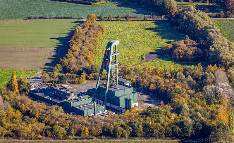 Aerial view, Planned dismantling of Lerche shaft winding tower An der Barbecke in the district of Pelkum in Hamm, Ruhr area, North Rhine-Westphalia, Germany, DE, Europe, headframe, winding tower, Hamm, aerial view, aerial photography, aerial photography, shaft tower, overview, bird's-eye view, overview