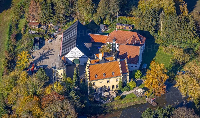 Aerial view, Haus Reck in Lerche in the Overberge district of Bergkamen, Ruhr area, North Rhine-Westphalia, Germany, aristocratic residence, Bergkamen, castle, DE, Europe, Hamm, manor house, aerial photograph, aerial photography, aerial photography, castle, overview, bird's-eye view, birds-eyes view, historical place, overview