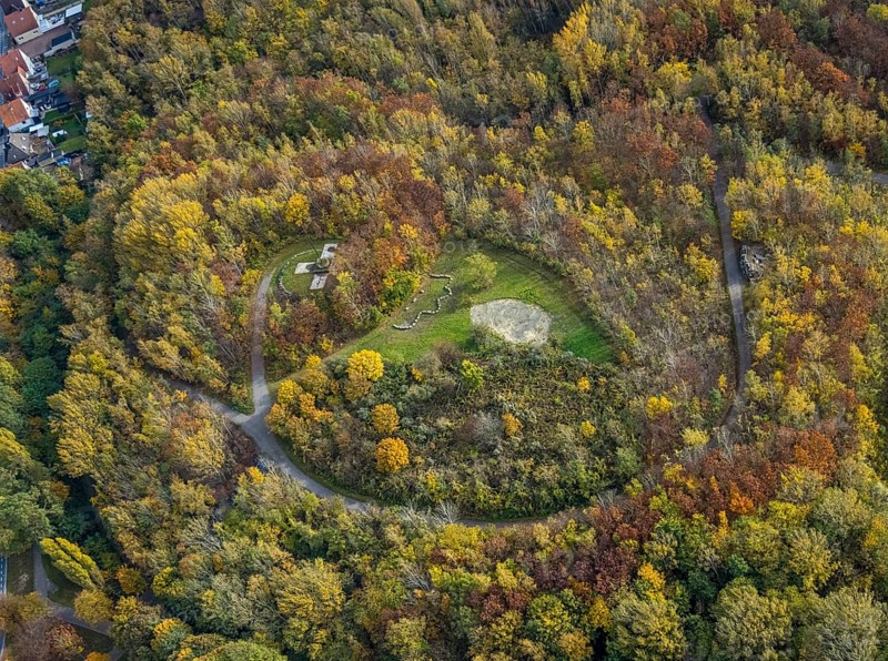 Aerial view, Windsegelhalde in the district Heessen in Hamm, Ruhr area, North Rhine-Westphalia, Germany, DE, Europe, Halde, Hamm, autumn colours, aerial view, aerial photography, aerial photography, park, park area, overview, bird's eye view, birds-eyes view, autumnal forest, overview