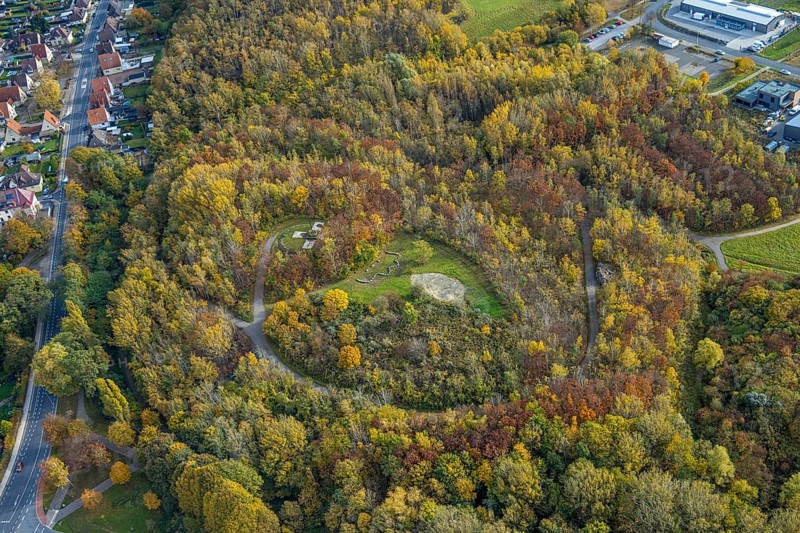Aerial view, Windsegelhalde in the district Heessen in Hamm, Ruhr area, North Rhine-Westphalia, Germany, DE, Europe, Halde, Hamm, autumn colours, aerial view, aerial photography, aerial photography, park, park area, overview, bird's eye view, birds-eyes view, autumnal forest, overview