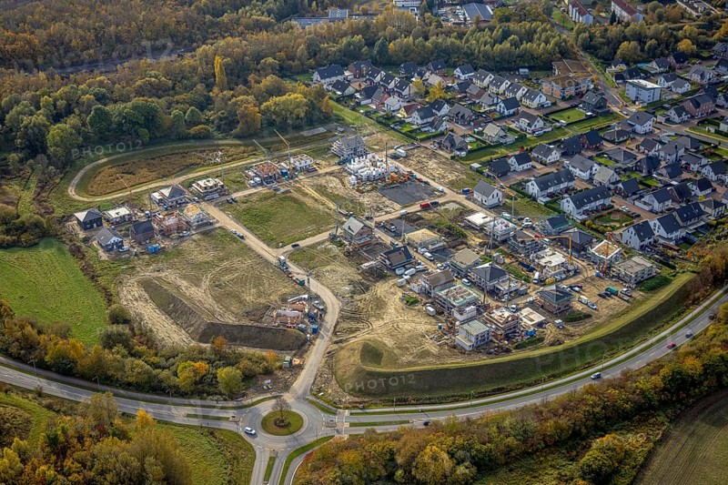Aerial view, construction area Heimshof Ost at Sachsenring in the district Heessen in Hamm, Ruhr area, North Rhine-Westphalia, Germany, construction work, construction, construction area, construction site, building plots, construction project, construction site, DE, Europe, property tax, Hamm, real estate, roundabout, roundabout, aerial view, aerial photography, aerial photography, new construction, overview, bird's eye view, residential complex, living and living, residential area, residential buildings, residential quality, residential neighbourhood, residential estate, birds-eyes view, overview