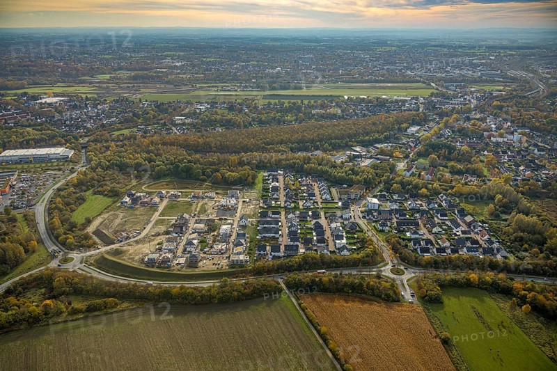 Aerial view, construction area Heimshof Ost at Sachsenring in the district Heessen in Hamm, Ruhr area, North Rhine-Westphalia, Germany, construction work, construction, construction area, construction site, building plots, construction project, construction site, DE, Europe, property tax, Hamm, real estate, roundabout, roundabout, aerial view, aerial photography, aerial photography, new construction, overview, bird's eye view, residential complex, living and living, residential area, residential buildings, residential quality, residential neighbourhood, residential estate, birds-eyes view, overview