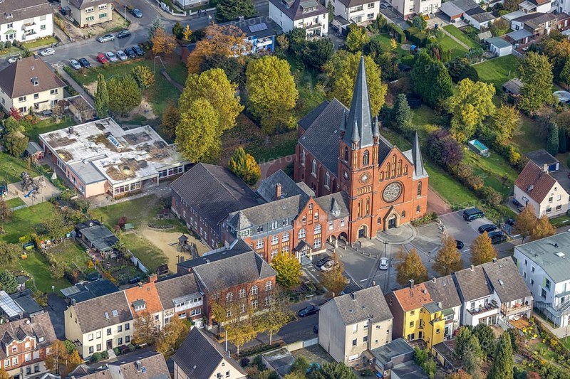 Aerial view, Evangelical Church of Christ and Kindergarten Christuskirche in the district Mitte in Hamm, Ruhr area, North Rhine-Westphalia, Germany, place of worship, DE, Europe, religious community, place of worship, Hamm, holy place, kindergarten, day-care centre, day-care facility, church, church community, day-care centre, denomination, aerial view, aerial photography, aerial photography, religion, religious site, overview, bird's-eye view, overview