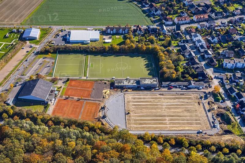 Aerial view, construction site at the Hammer SC sports facility between Hubert-Westermeier-Straße and In der Fuchshöhle in the Rhynern district of Hamm, Ruhr area, North Rhine-Westphalia, Germany, construction work, construction area, building site, building plots, construction project, construction site, DE, Europe, football pitch, football stadium, football club, Hamm, aerial view, aerial photography, aerial photography, sports facilities, sports field, sports facility, stadium, overview, bird's eye view, birds-eyes view, overview