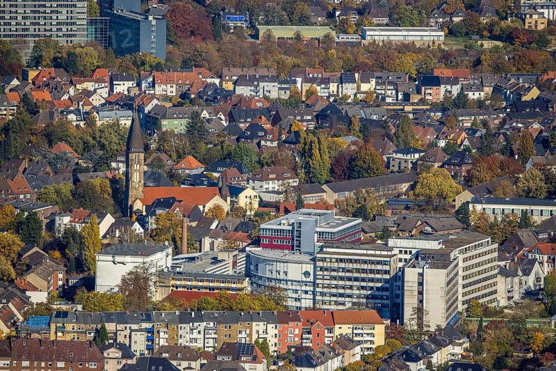 Aerial view, city centre view with Hamm Protestant Hospital and parish of St. Franziskus von Assisi Church of Our Dear Lady in the district of Rhynern in Hamm, Ruhr area, North Rhine-Westphalia, Germany, place of worship, DE, Europe, health care, religious community, place of worship, Hamm, holy place, hospital, church, parish, clinic, clinic centre, denomination, hospital, aerial view, aerial photography, aerial photography, medical facility, medical aid, religion, religious site, overview, bird's eye view, birds-eyes view, overview, medical care