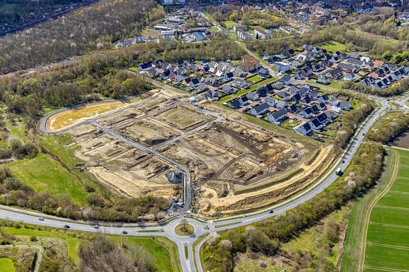 Aerial view, construction site and construction area Heimshof Ost am Sachsenring with housing estate in Heessen, Hamm, Ruhr area, North Rhine-Westphalia, Germany, construction work, construction, construction area, building site, building plots, construction project, construction site, DE, Europe, property tax, real estate, roundabout, roundabout, aerial view, aerial photography, aerial photography, metropolitan region Rhine-Ruhr, new construction, overview, bird's eye view, residential area, residential area, residential buildings, residential quality, residential neighbourhood, housing estate, birds-eyes view, overview