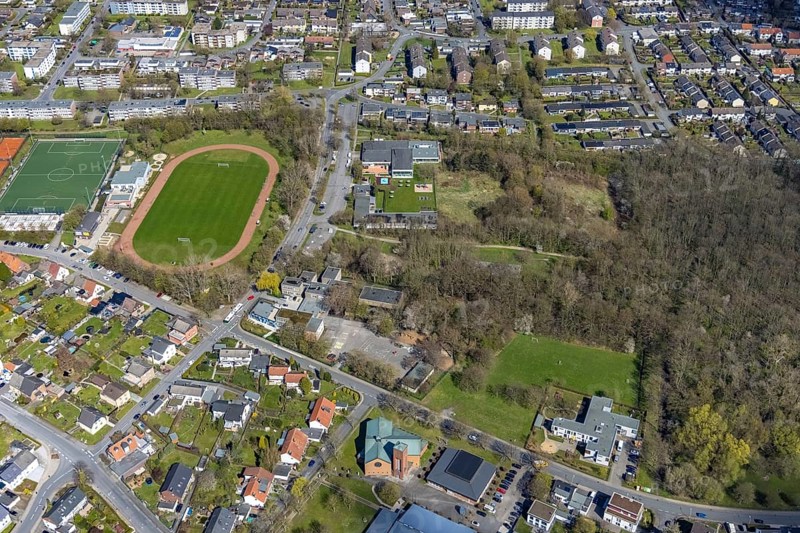 Aerial view, family oasis Heessen indoor swimming pool, former Heessen outdoor swimming pool area Kappenbusch, Kappenbusch school, sports ground Barbarastrasse, Heessen, Hamm, Ruhr area, North Rhine-Westphalia, Germany, bathing establishment, bathing resort, education, educational institution, DE, Europe, leisure activities, football pitch, indoor swimming pool, educational institute, aerial view, aerial photography, aerial photography, school, swimming pool, sports, sports facilities, sports ground, sports facility, overview, bird's eye view, birds-eyes view, overview