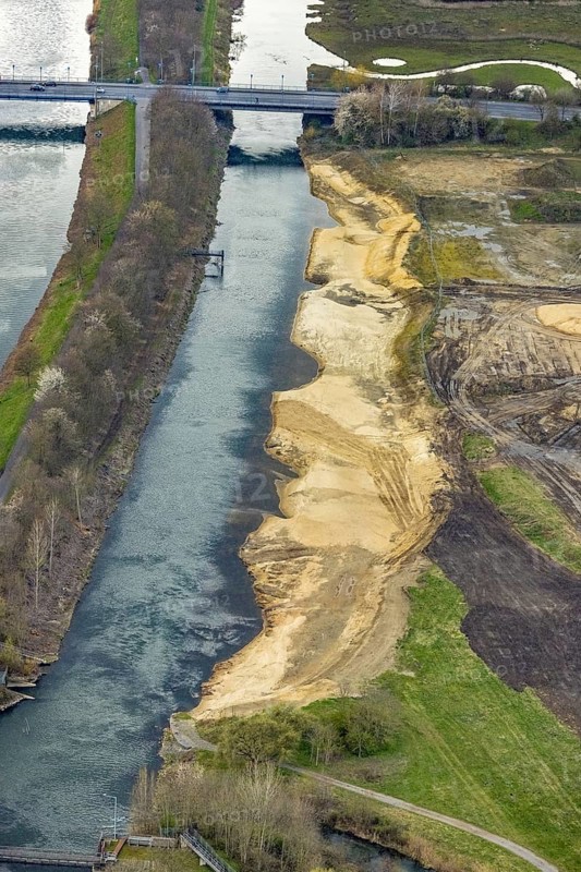Aerial view, Lippe floodplain experience project, dyke area between city centre and airfield, new course of the flood dyke, river Lippe and Datteln-Hamm canal, Heessen, Hamm, Ruhr area, North Rhine-Westphalia, Germany, construction area, construction site, building plots, construction project, DE, Europe, aerial view, aerial photography, aerial photography, overview, bird's-eye view, bird's-eye view, overview