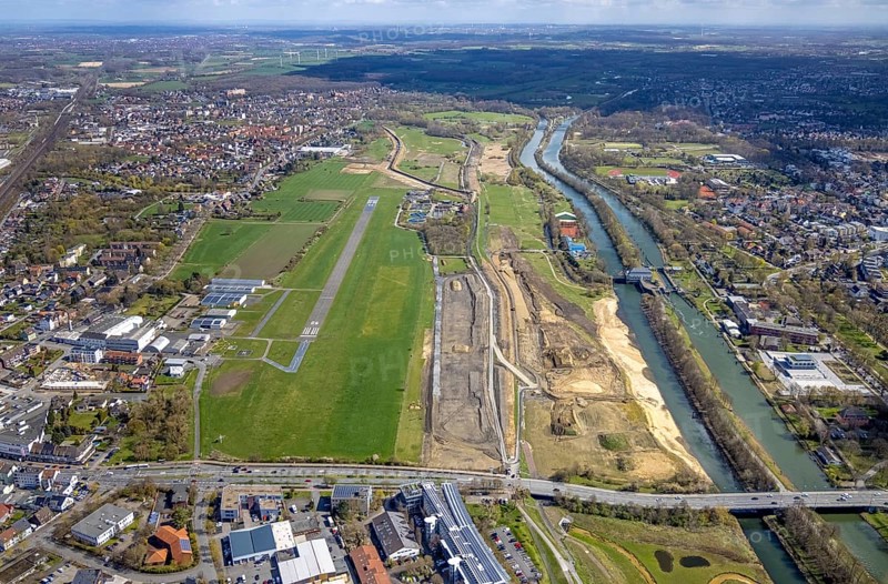 Aerial view, construction area at Jupp-Eickhoff-Weg with river Lippe and Datteln-Hamm canal, Hamm airfield, Heessen, Hamm, Ruhr area, North Rhine-Westphalia, Germany, construction area, construction site, building plots, construction project, DE, Europe, flight emission, aircraft noise, airfield, runway, aerial photograph, aerial photography, aerial photography, runway, overview, bird's-eye view, overview