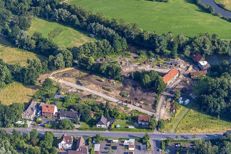Aerial view, construction site for housing at the Schlossmühle am Mühlenteich, Heessen, Hamm, Ruhr area, North Rhine-Westphalia, Germany, demolition work, construction work, construction area, building site, building plots, construction project, construction site, DE, Europe, aerial view, aerial photography, aerial photography, overview, bird's-eye view, overview