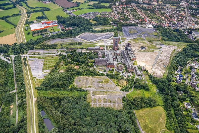 Aerial view, CreativRevier Heinrich Robert, former Ost Heinrich Robert mine, Herringen, Hamm, Ruhr area, North Rhine-Westphalia, Germany, Heinrich Robert mine, DE, Europe, commercial enterprises, commercial area, commercial location, commercial use, hammerhead tower, industrial plants, industrial area, industrial location, aerial photograph, aerial photography, aerial photography, sight, overview, bird's-eye view, to the mine, birds-eyes view, former Ost mine, historical, historical location, overview