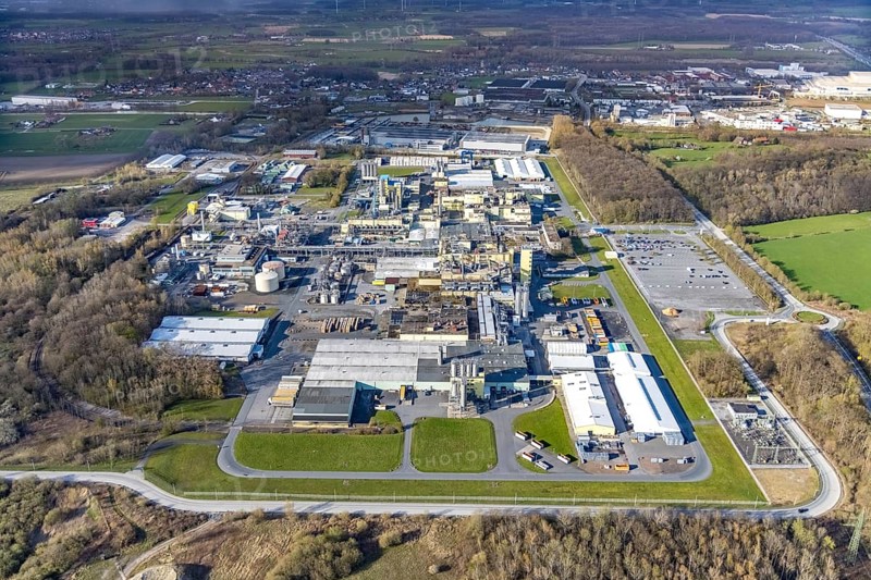 Aerial view, industrial estate with Goldbeck Betonelemente and DuPont with DuBay Polymer GmbH on the Datteln-Hamm Canal, Uentrop, Hamm, Ruhr area, North Rhine-Westphalia, Germany, DE, Datteln-Hamm Canal, Europe, Frielinghauser Straße, joint venture of the LANXESS and DuPont groups, commercial enterprises, commercial area, commercial park, commercial location, commercial use, industrial area, industrial building, industrial location, aerial view, aerial photography, aerial photography, overview, bird's-eye view, birds-eyes view, overview