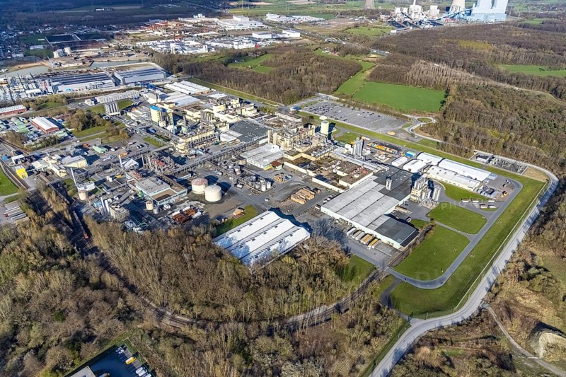 Aerial view, industrial estate with Goldbeck Betonelemente and DuPont with DuBay Polymer GmbH on the Datteln-Hamm Canal, Uentrop, Hamm, Ruhr area, North Rhine-Westphalia, Germany, DE, Datteln-Hamm Canal, Europe, Frielinghauser Straße, joint venture of the LANXESS and DuPont groups, commercial enterprises, commercial area, commercial park, commercial location, commercial use, industrial area, industrial building, industrial location, aerial view, aerial photography, aerial photography, overview, bird's-eye view, birds-eyes view, overview