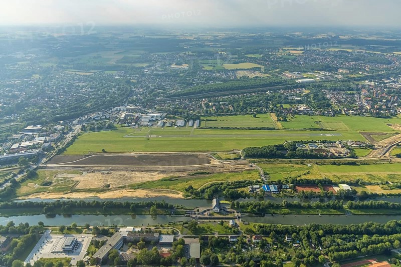 Aerial photo, Gymnasium Hammonense, new water sports centre, construction site Lippe reconstruction protective dam at Jupp-Eickhoff-Weg, Lippe beach, Hamm-Lippewiesen airfield, Heessen, Hamm, Ruhr area, North Rhine-Westphalia, Germany, construction work, construction area, construction site, building plots, construction, construction project, construction site, education, educational institution, DE, Europe, flight mission, airport, airfield, grammar school, runway, educational institute, aerial photography, aerial photography, aerial photography, school, runway, overview, bird's-eye view, birds-eyes view, overview
